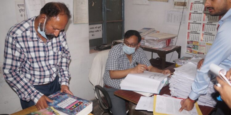 अपर जिलाधिकारी अशोक जोशी ने किया तहसील हल्द्वानी का औचक निरीक्षण