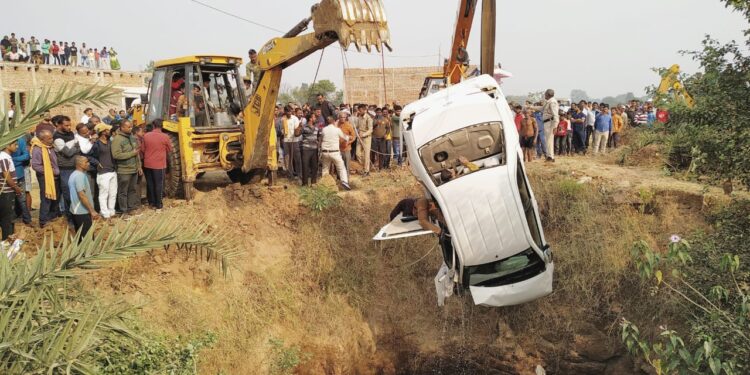 बारातियों की बोलेरो जीप समाई कुएं में, 7 की मौत 3 घायल……..