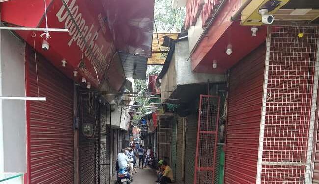 हल्द्वानी मटर गली व्यायामशाला की जमीन पर अवैध रूप से बनाई दुकानों को नगर निगम ने किया सील जानें पूरी सच्चाई…….