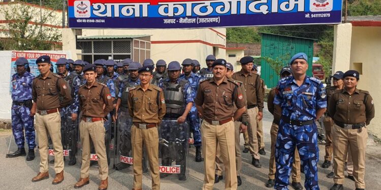 नैनीताल पुलिस ने रैपिड एक्शन फोर्स के साथ मिलकर जनपद में चलाया जन संपर्क अभियान….