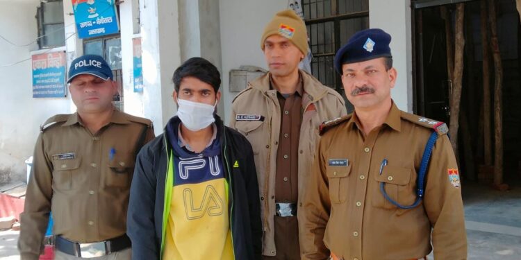 फरार चल रहे 10 हजार रुपए के इनामी को पुलिस ने गिरफ्तार कर भेजा जेल….