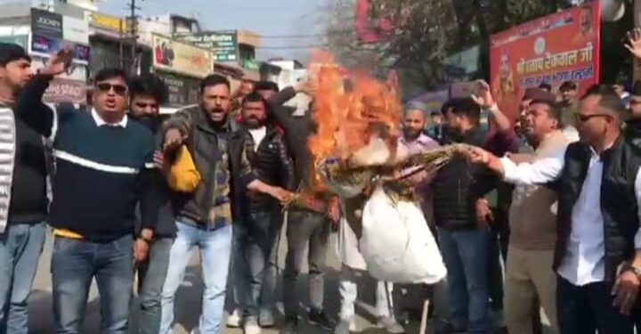 युवाओं पर हुए लाठीचार्ज की घटना पर युवा कांग्रेस ने किया मुख्यमंत्री का पुतला दहन…..