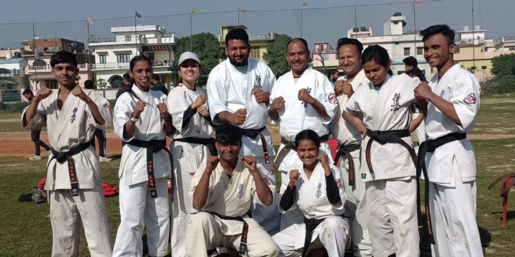 हर्ष सिंह, चमन अंसारी ने दी ब्लैक बेल्ट की परीक्षा…..