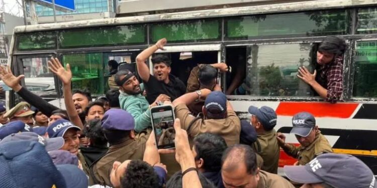 हल्द्वानी में मुख्यमंत्री की आभार रैली का भारी विरोध, कई गिरफ्तार…..