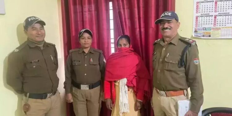 देह व्यापार के मामले में फरार चल रही इनामी महिला को पुलिस ने इस राज्य से किया गिरफ्तार…..