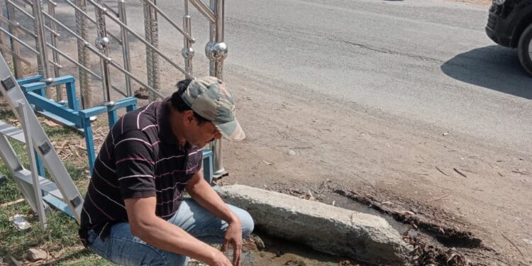 पीने के पानी को लेकर दुकानदारों ने सामाजिक कार्यकर्ता को सुनाई अपनी समस्या………