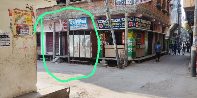 हल्द्वानी के बनभूलपुरा में यहाँ लाइन 16 नंबर में अतिक्रमण कर रोड किया संकरा….