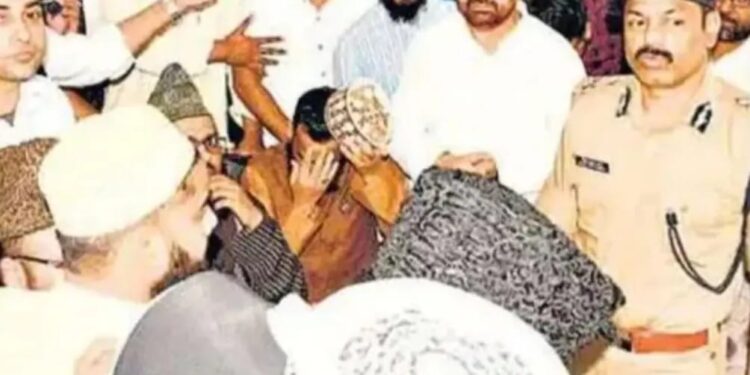 इमाम से अभद्रता पर भड़के लोगो ने घेरी कोतवाली, आईजी के आश्वासन पर मामला हुआ शांत…….