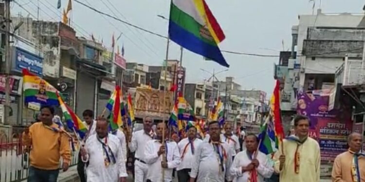 सितारगंज में महावीर जयन्ती पर निकाली गई भव्य शोभायात्रा……