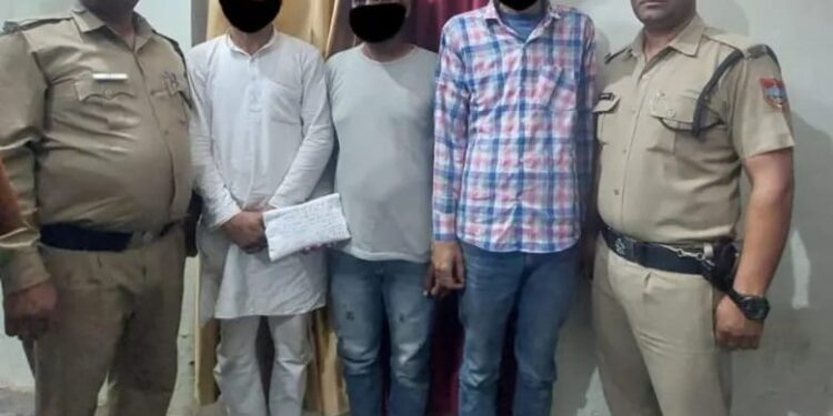 हल्द्वानी गौला पार्किंग में जुआ खेल रहे तीन लोग गिरफ्तार…..