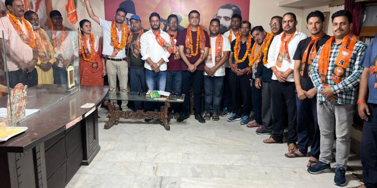 भाजपा प्रवक्ता विकास भगत ने भाजपा की सदस्यता ग्रहण करवाई।……