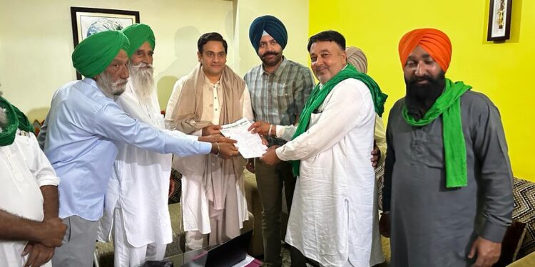 कैबिनेट मंत्री सौरव बहुगुणा से मिले किसान यूनियन के प्रदेश अध्यक्ष कर्म सिंह पड्डा……