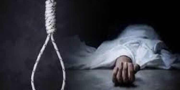 हल्द्वानी- बनभूलपुरा इंदरनगर में 16 वर्षीय नाबालिक बच्ची ने लगाईं फांसी……..