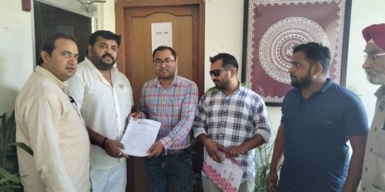 योगी फिल्म्स के कलाकारो ने नगर मजिस्ट्रेट हल्द्वानी के माध्यम से मुख्यमंत्री धामी को भेजा ज्ञापन…..