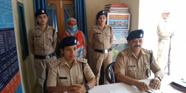 378 ग्राम अवैध चरस और हज़ारो की नकदी सहित महिला तस्कर गिरफ्तार…..