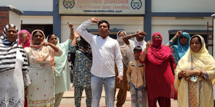 बिजली की कटौती को लेकर लोगों का हुआ पारा गरम…..