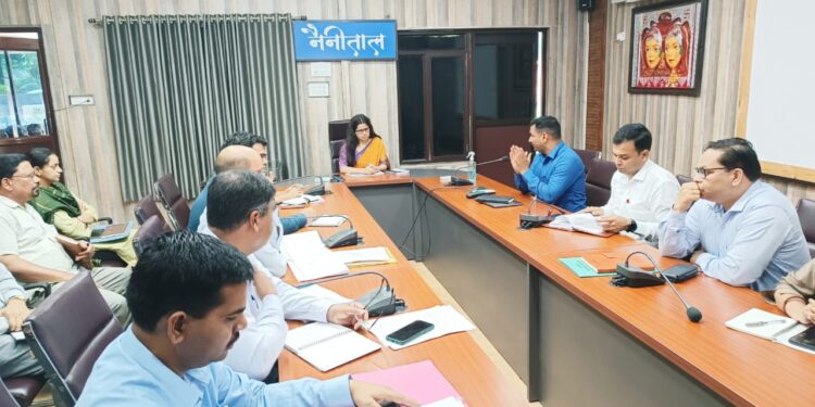 ज़िलाधिकारी वंदना ने विकास के लिए विभिन्न विभागों द्वारा किये गए कार्यो की की समीक्षा…….