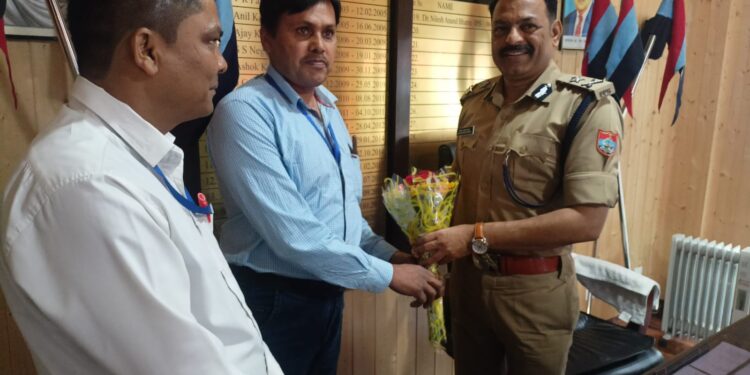 संगठन द्वारा किए जा रहे समाज के कार्यों की कुमाऊं आईजी ने की प्रशंसा…..