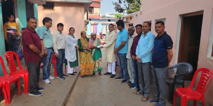 राज्य आपदा मोचन निधि से चार लाख रुपये का चेक देकर प्रदान की सहायता………