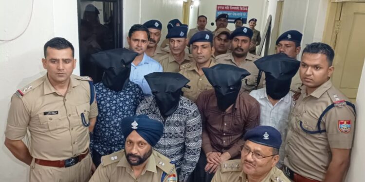 पप्पी हत्याकांड का पुलिस ने किया खुलासा परिजनों ने पुलिस के खुलासे पर सवाल उठाते हुए किया प्रदर्शन, तो वहीं पुलिस ने किया लाठीचार्ज………