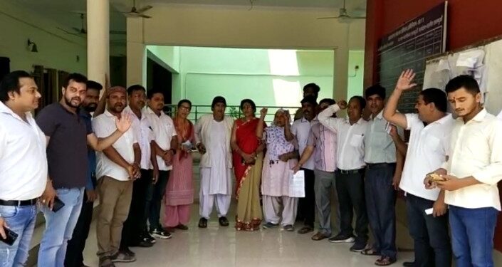 जंतर-मंतर में बीते एक महीने से धरने पर बैठे पहलवानों के समर्थन में आये कांग्रेसी……