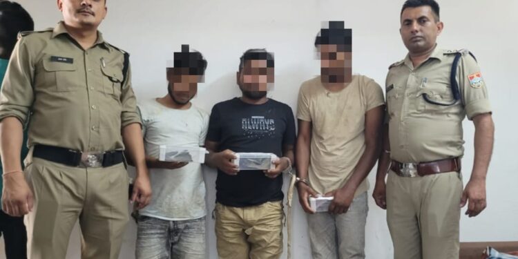विदेशी करेन्सी को बदलने का झांसा देकर लाखों रूपये की ठगी करने वाले गिरोह का भंडाफोड…….