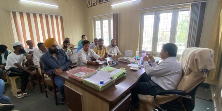 युवा कांग्रेस विधानसभा अध्यक्ष मोकिन सैफी के नेतृत्व में विद्युत वितरण कार्यालय का किया घेराव…..