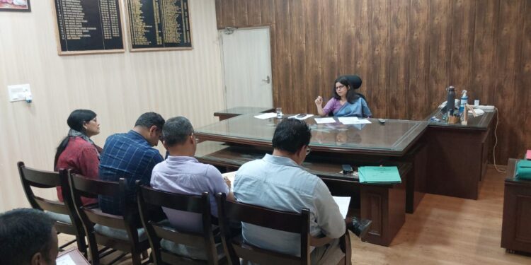 जिलाधिकारी वंदना ने कैम्प कार्यालय हल्द्वानी में ली समीक्षा बैठक………