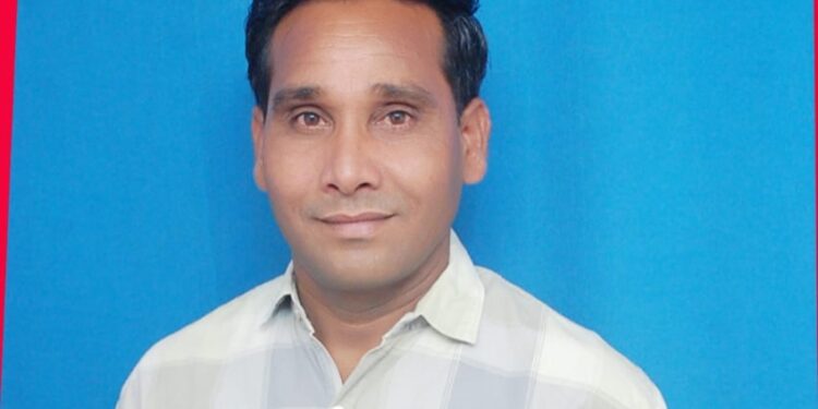 अहरपुरा सभासद दिनेश कुमार जनता के बीच रहते हैं हर समय तैयार……..