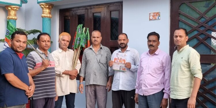 घर घर जाकर संपर्क कर भाजपा कार्यकर्ताओ ने मांगा समर्थन……