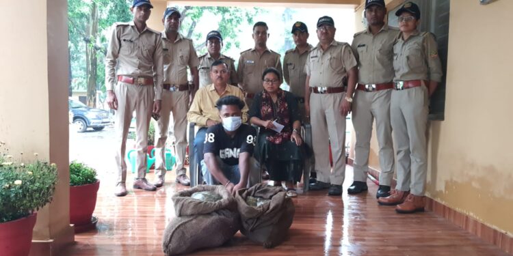 तीन दर्जन से अधिक दुर्लभ प्रजाति के सहित पुलिस की गिरफ्त में आया व्यक्ति……….