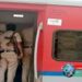 चलती ट्रेन में हुई गोलीबारी में 4 लोगों की मौत, कई लोग जख्मी ट्रेन में मची चीख-पुकार…….