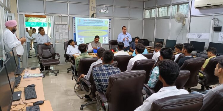 तीन साप्ताहिक उद्यमिता विकास प्रशिक्षण कार्यक्रम का शुभारम्भ…..