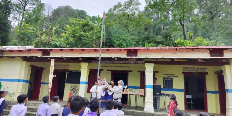 समाजसेवी संगठन ने स्वतंत्रता दिवस पर किया 200 बच्चों स्टाफ अभिभावकों को सामान दान……..