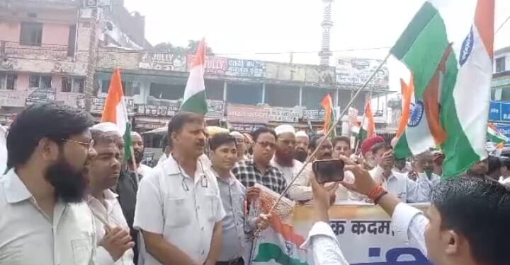 आजादी के अमृत महोत्सव के समापन पर देश के वीर शहीदों के सम्मान में निकाली गई तिरंगा यात्रा…..