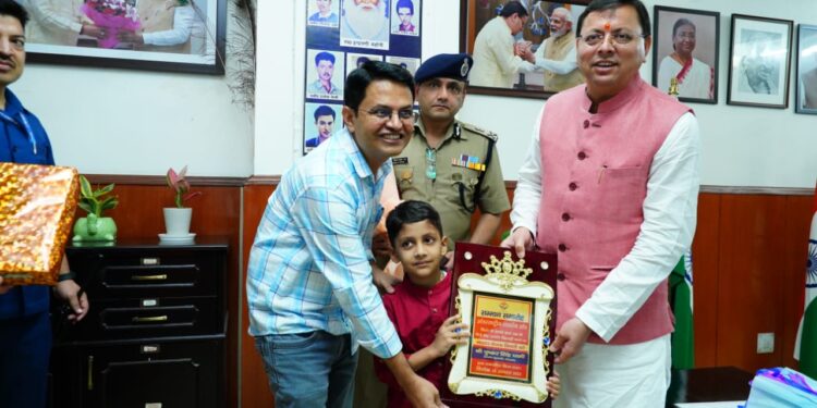 विश्व का यंगेस्ट फिडे रेटेड शतरंज खिलाड़ी बनने पर मुख्यमंत्री धामी ने देहरादून में किया सम्मानित…….