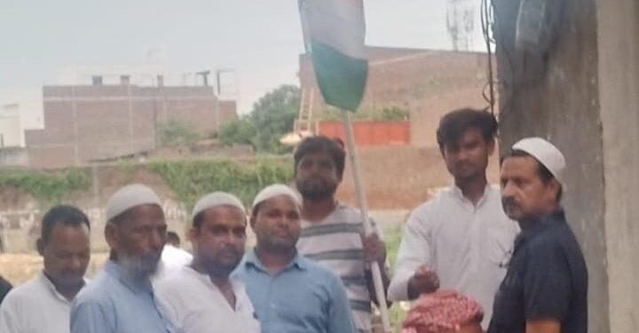 बहेड़ी में मेरी माटी मेरा देश आभियान के तहत मुस्लिम पसमांदा समाज के लोगों ने घर घर जाकर माटी और चावल इकट्ठे किए…….