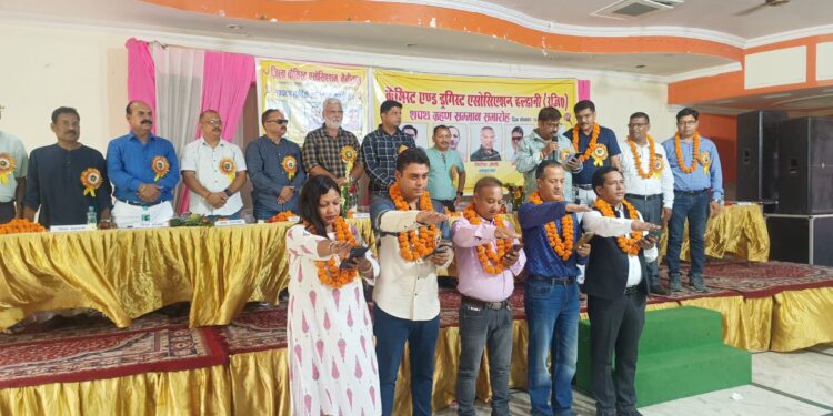 एक निजी बैंक्विट हॉल में संपन्न हुआ कैमिस्ट एंड ड्रगिस्ट एसोसिएशन हल्द्वानी इकाई का शपथ ग्रहण समारोह…….