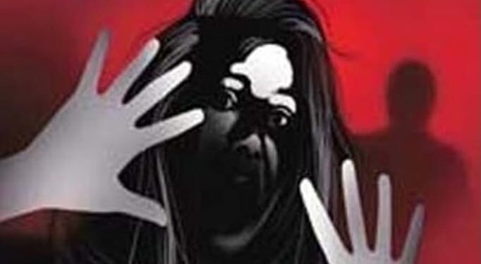 युवती को बरेली घुमाने का झांसा देकर गन्ने के खेत में ले जाकर दो लोगों ने किया दुष्कर्म…….