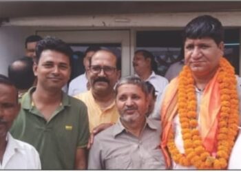 नवागत जिलाधिकारी रविंद्र कुमार ने संभाला पदभार, समस्त अनुभागों का निरीक्षण करके सुनी जन समस्याएं……