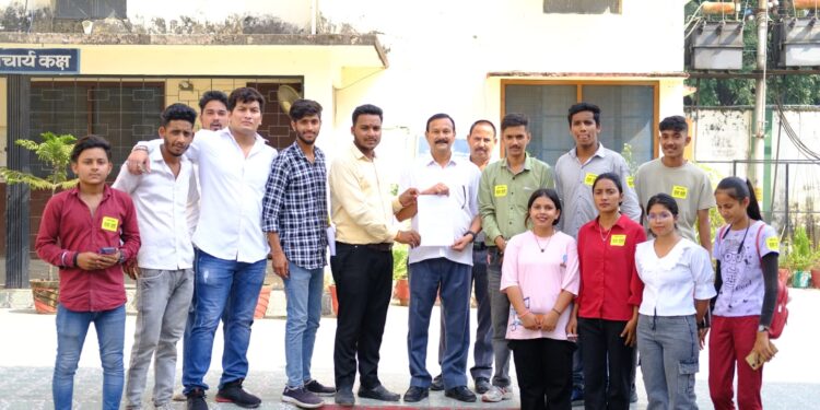 फीस भरने से वंचित रह गए छात्र छात्राओ के लिए फीस पोर्टल खुलने की की मांग……