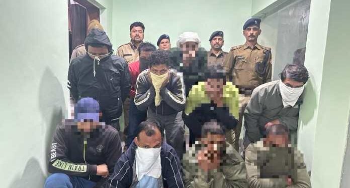 हजारों रुपए की नकदी सहित पुलिस ने गिरफ्तार किए 10 जुआरी……