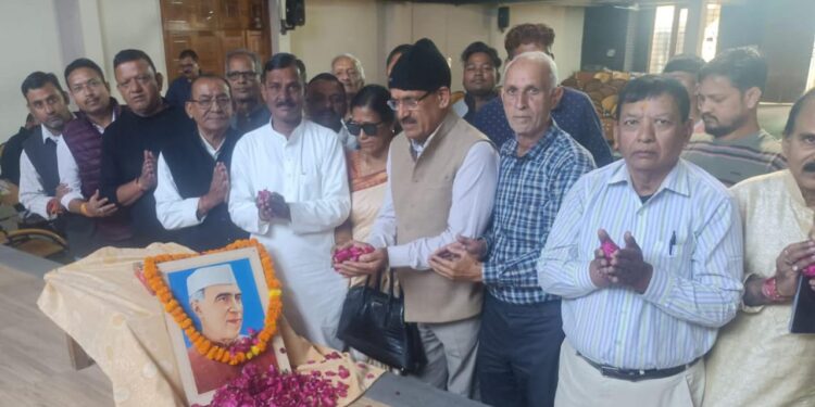 कांग्रेस ने मनायी राष्ट्रनिर्माता पंडित नेहरू की जयंती और बाल दिवस……