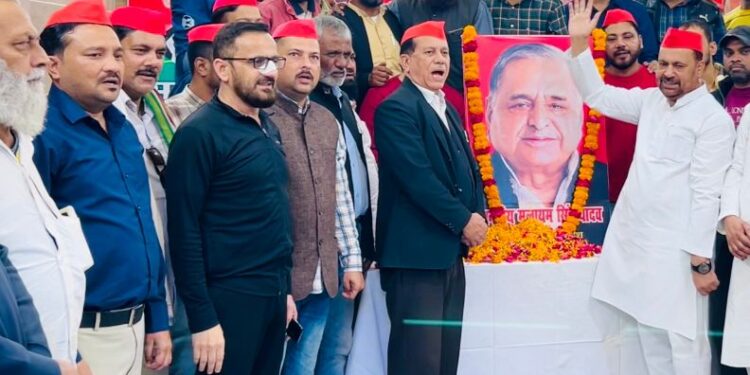 माननीय मुलायम सिंह यादव जी की 85 वीं जयंती पर उत्तराखण्ड समाजवादी पार्टी के कार्यकर्तओ ने दी श्रद्धांजली……