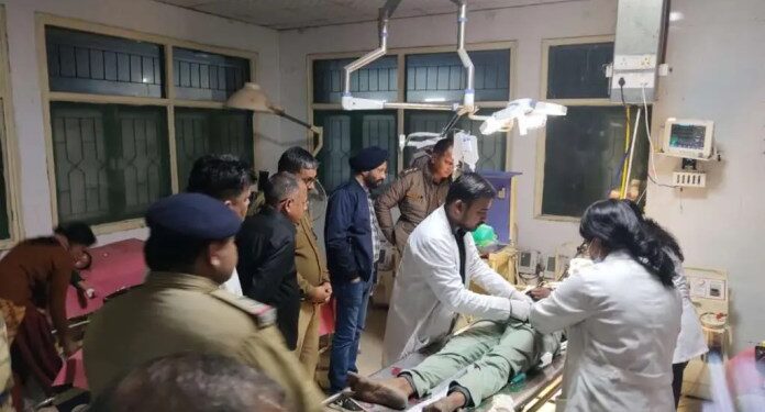 पिता के ठेले पर बैठे युवक की हत्या, अंधेरे का फायदा उठाकर फरार हो गए हत्यारोपी……