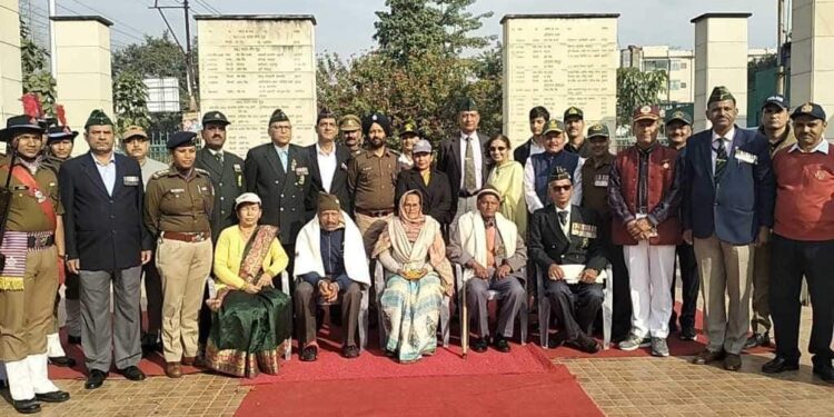 हल्द्वानी- शहीद पार्क में मनाया गया विजय दिवस, किया वीर जवानों को याद…….