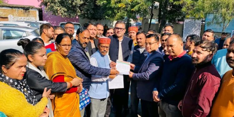 उत्तराखंड में सशक्त भू-कानून की मांग को लेकर कांग्रेस ने महामहिम राज्यपाल को भेजा ज्ञापन……