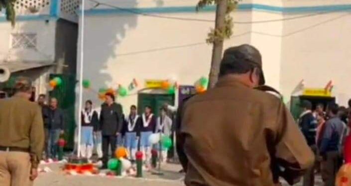 ध्वजारोहण के दौरान चली गोली,पीसीएस अधिकारी घायल,सुरक्षाकर्मी निलंबित