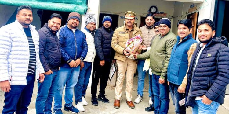 पैगा चौकी प्रभारी जितेन्द्र कुमार जी को दी गई विदाई पार्टी