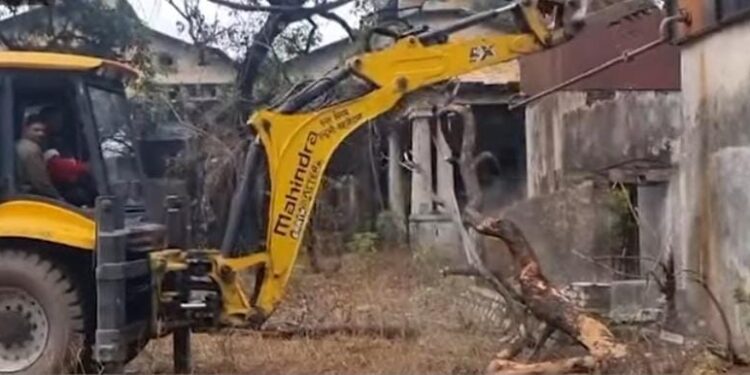 हल्द्वानी मे जैम फैक्ट्री की दो एकड़ से अधिक जमीन पर गरजा पीला पंजा